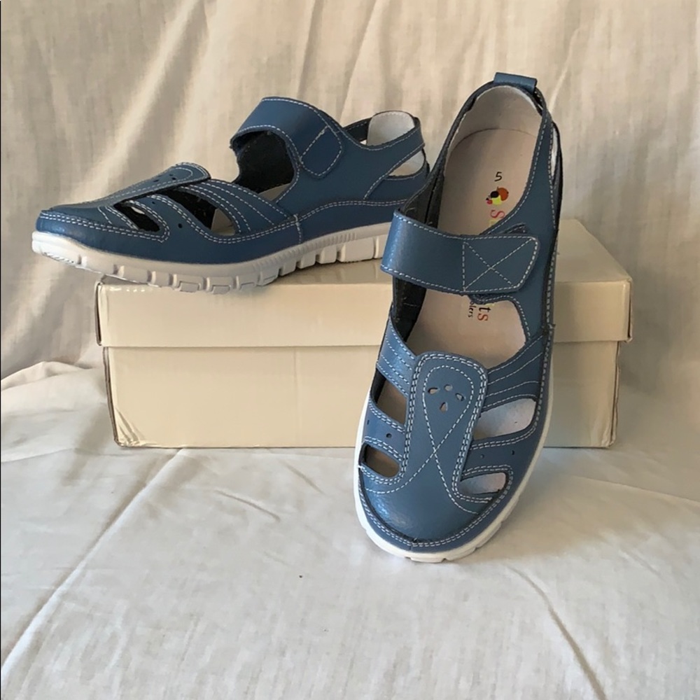 Cute blueberry size 5 Summer Fruits shoes!